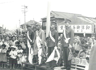 茅ヶ崎駅前で出征を見送る（１９３９年）