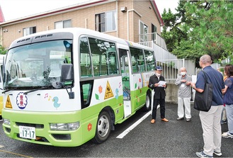 協会担当者や幼稚園関係者が自治会会長らに説明を行った＝10月4日、恵泉幼稚園