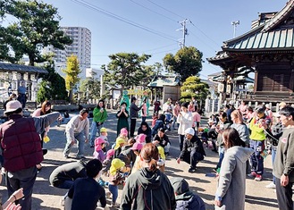 保護者も参加し盛り上がった＝提供写真