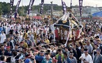 今年の浜降祭で担がれた倉見神社の神輿