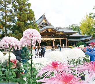 以前の様子＝寒川神社提供