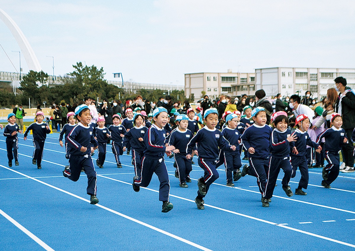 トラック力走、笑顔でゴール すみれ幼稚園マラソン大会 | 茅ヶ崎・寒川 | タウンニュース