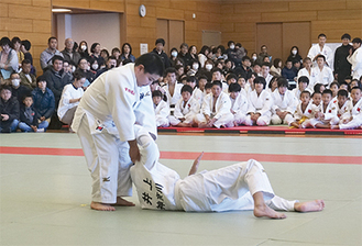 室田道場の小助川君（左）と井上君