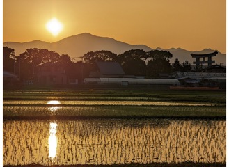 夏至の頃の大山の夕景＝提供