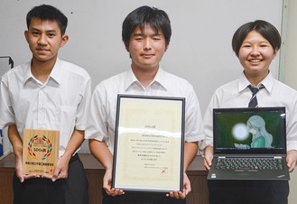 写真左から渡部さん、井上さん、金子さん