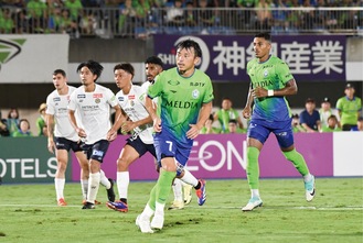 試合終盤に根本凌選手が獲得したPKを決めた阿部浩之選手。第18節以来の出場を果たした