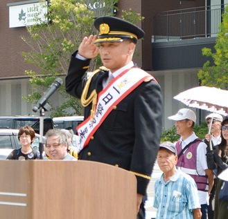 １日警察署長を務めた所さん