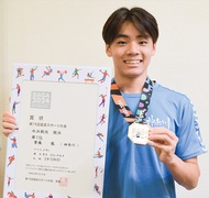 競泳200ｍ平泳ぎで優勝