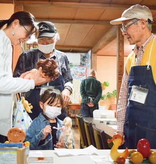 入院していたおもちゃを受け取りに来た様子