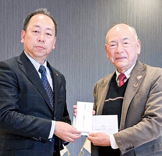 近藤会長（左）と池端会長＝提供写真