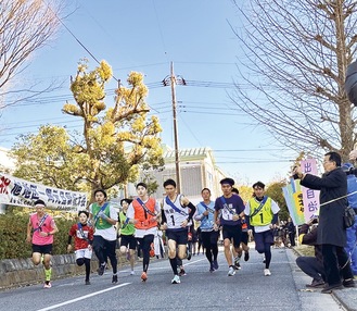 旭地区を走る参加者（事務局提供）