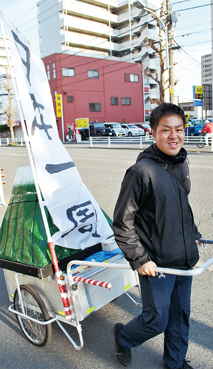 リアカー引いて日本一周に挑戦 萬崎健平さん 平塚 タウンニュース