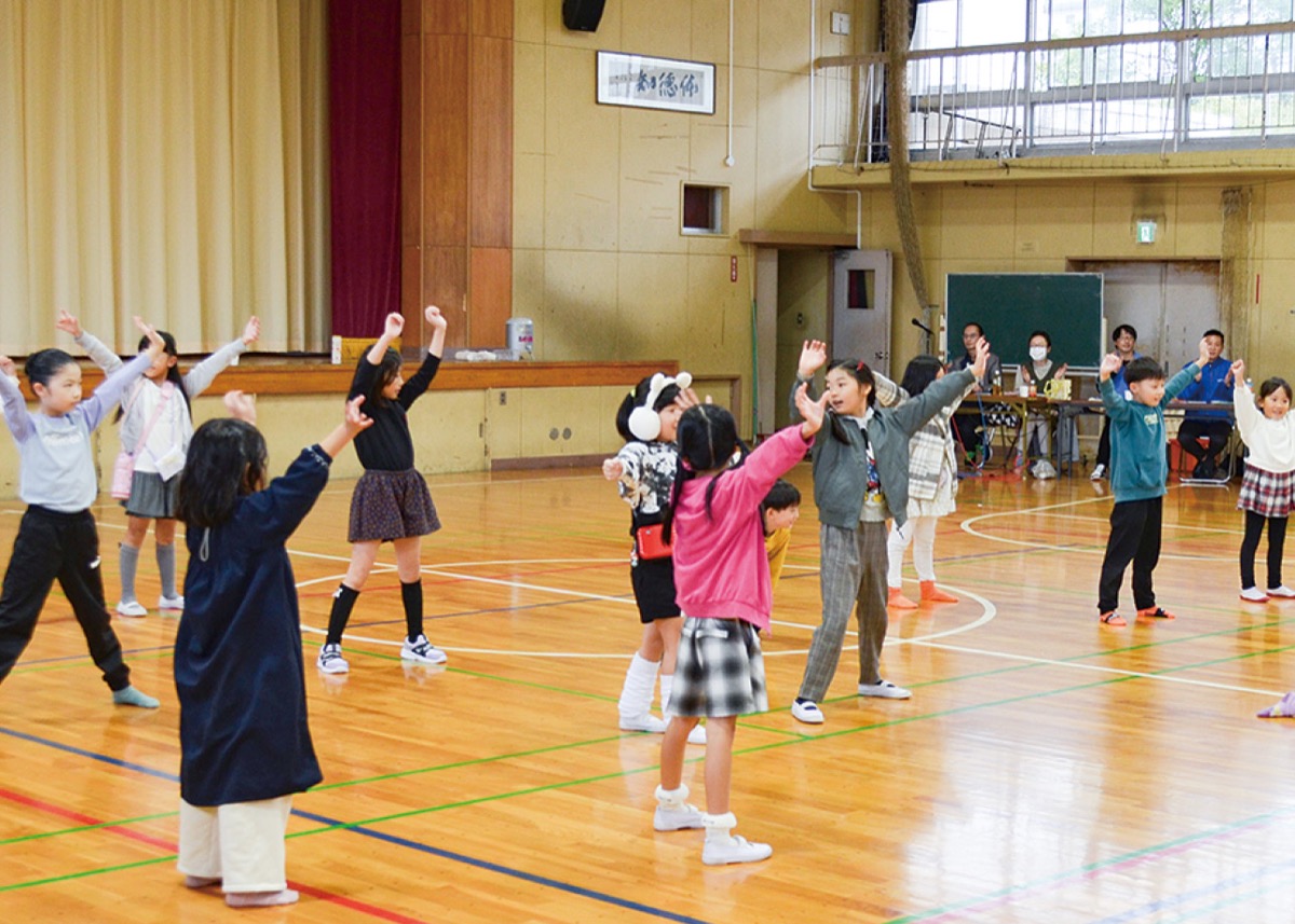 踊りで笑顔に