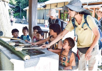 活動の様子。右にいるのが杉本さん