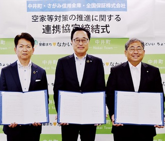 （左から）石川代表取締役会長、遠藤理事長、戸村町長