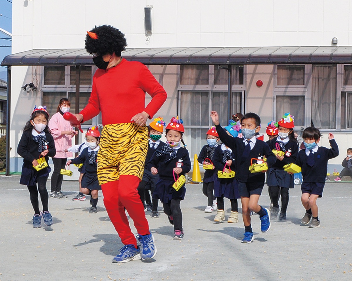 心の中の鬼も元気に退治 二宮の幼稚園児が豆まき 大磯 二宮 中井 タウンニュース