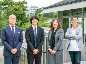 三の丸地域循環創造事業体のメンバー。左から草山明久さん、片柳耀さん、前島真弓さん、鈴木伸幸さん＝小田原ツーリズム提供