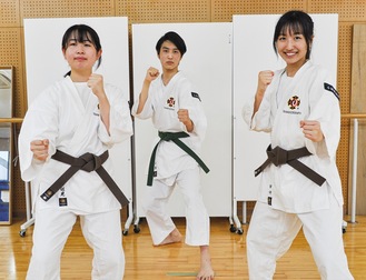 (右から)田中さん、小原さん、宇佐見さん