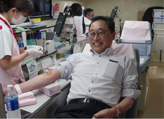 献血を行った遠藤理事長