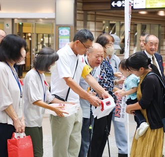 赤い羽根共同募金始まる