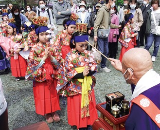 過去の稚児行列の様子