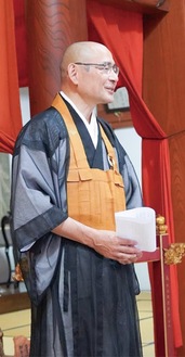 駒沢女子大学学長の安藤嘉則老師（小田原市潮音寺住職）