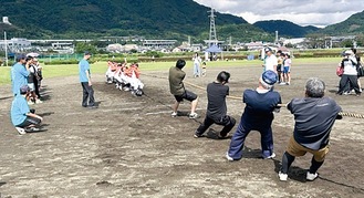 白熱の綱引き大会