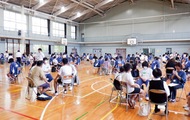 中学生が住民と意見交換