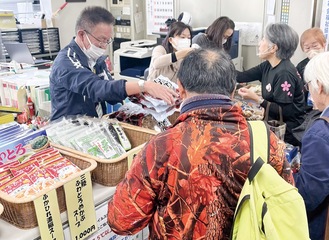 毎回人気の物産品販売