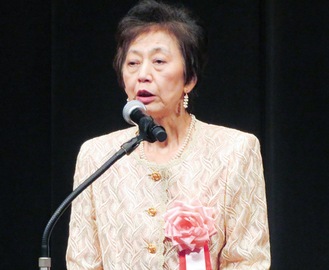 挨拶する山崎洋美部長