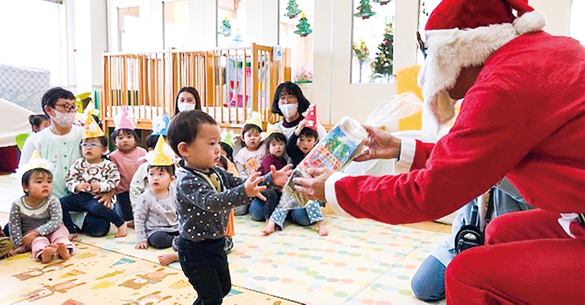 サンタさんから贈り物 愛児園でクリスマス会 足柄 タウンニュース