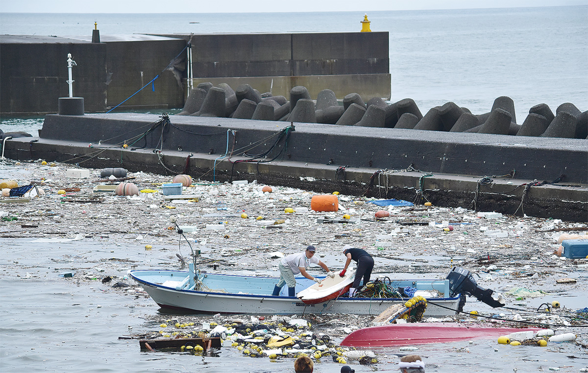 台風12号 戻りつつある風景 満潮に重なり高波牙むく 箱根 湯河原 真鶴 タウンニュース