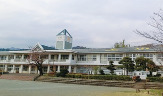 上小学校の校舎