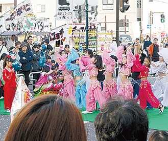 祭り会場（写真は過去）