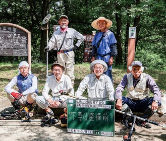 弘法山公園を愛する会のメンバーら