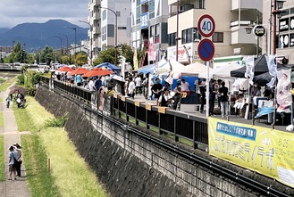 水無川沿いの道路を交通規制して実施された