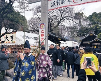 出雲大社を力士が参拝