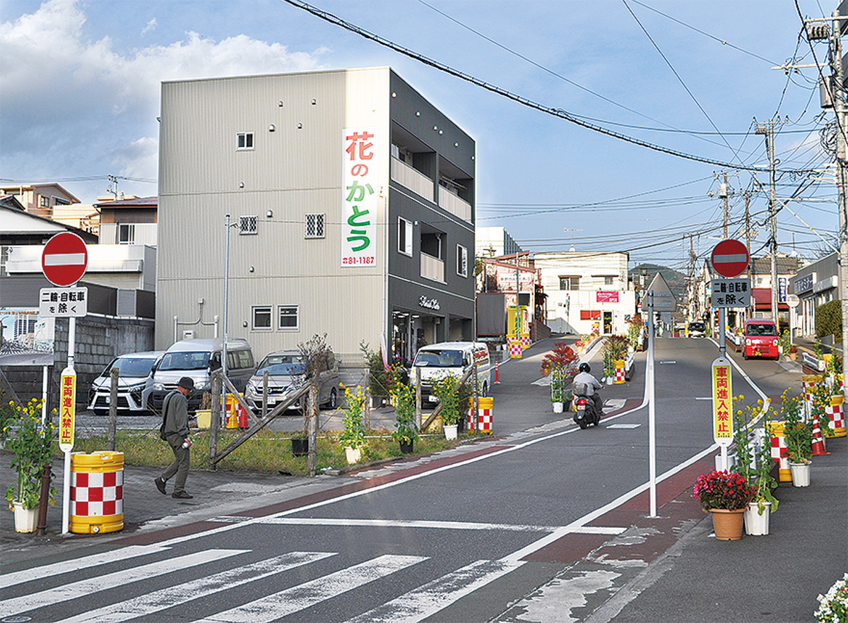 逆走車に事故懸念の声 秦野の県道705号で標識付け替え注意喚起  秦野 