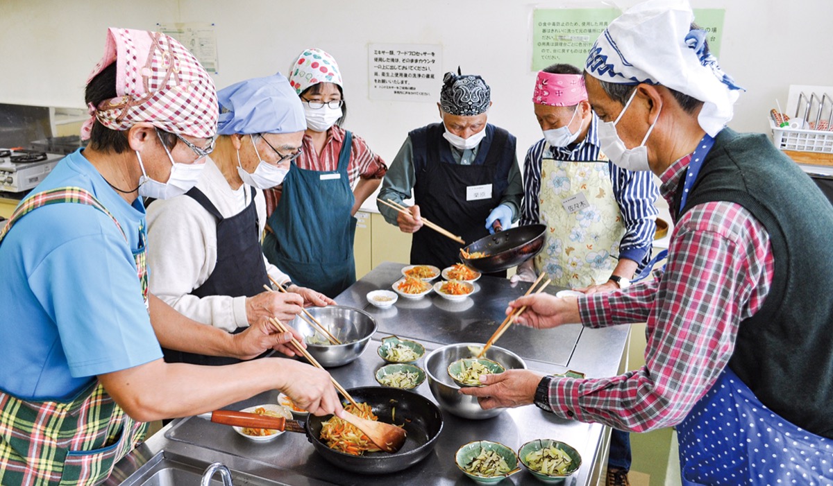 青パパイヤで男の手料理 堀川公民館で初心者向け教室 秦野 タウンニュース